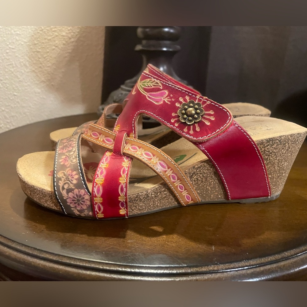 L Artiste Spring Step Women's Red Floral Sandals